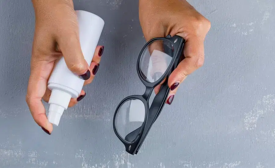 Clean-safety-glasses-and-safety-goggles-with-cleaning-solution